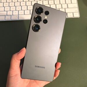 Samsung Galaxy S25 Ultra Unlocked 256GB Gray - Perfect Condition